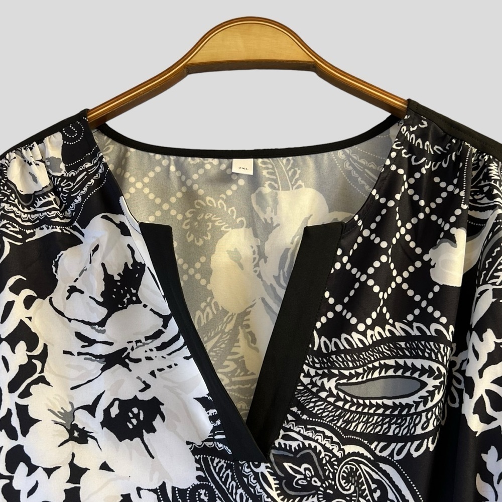 Women’s Top 2XL Black White Floral Paisley Split Neck - Picture 4 of 15